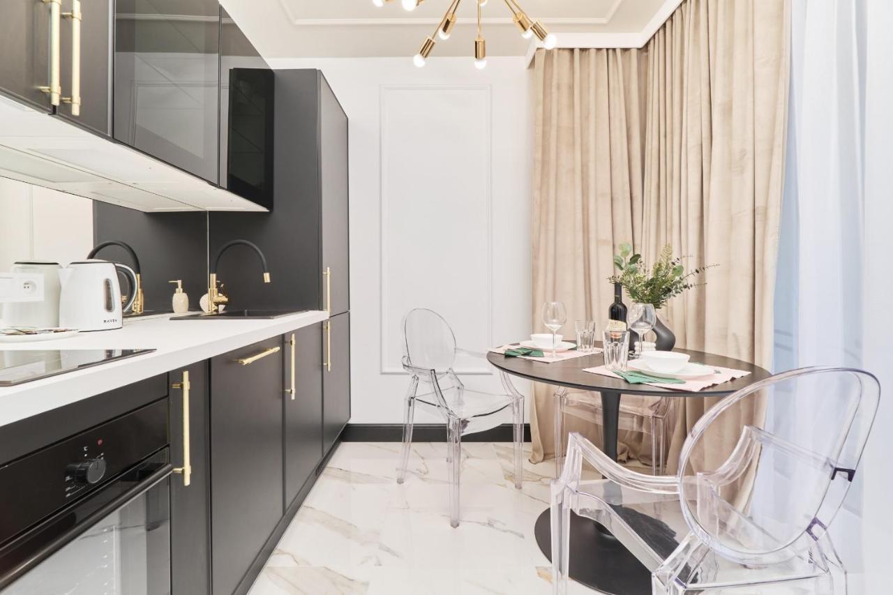 Apartment Deluxe Studio Braniborska Near Market Square -with Free Garage By Renters Breslau
